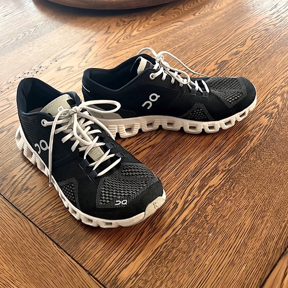 ON Cloud Sneakers - Picture 1 of 7